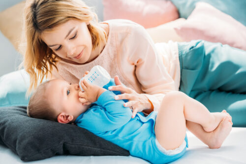 Hvornår må baby få vand?