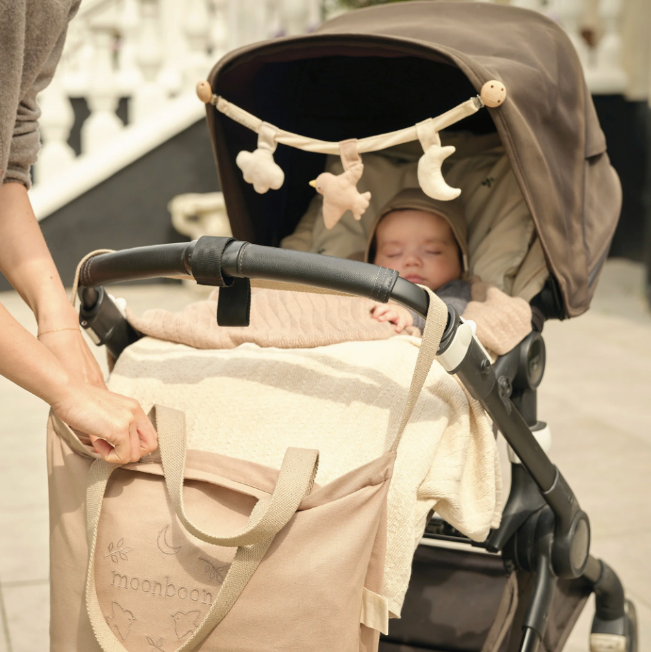 Barnevognskæde med søde figurer fra Ole Lukøjes univers - Mest populære babynavne - Babyhelp.dk